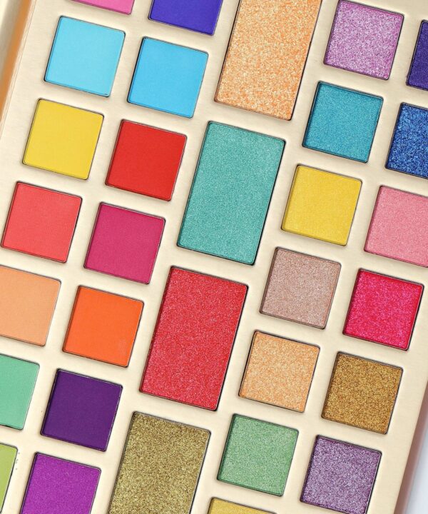 REVOLUTION PRO X Influencer Overnight Master Class Eyeshadow – Image 3