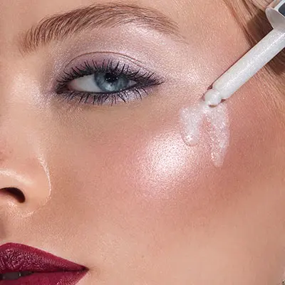 KIKO Milano Snow-Kissed Holiday Icy Shimmer Highlighter – Image 6