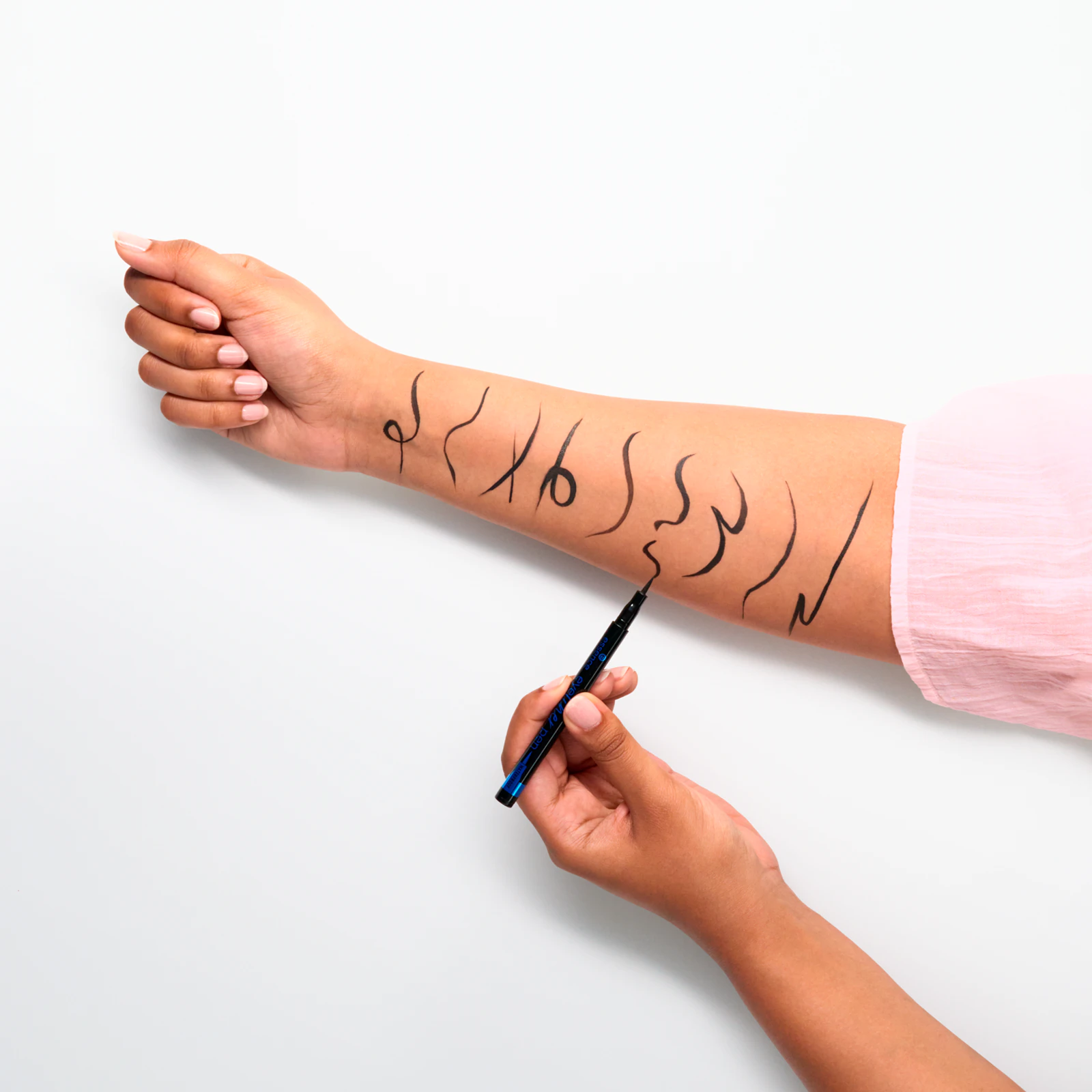 Essence Eyeliner Pen Waterproof – 01 Waterproof – Image 4